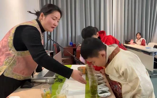 jbo竞博平台今天市民文化交流中心真热闹国家一级茶艺师开课啦(图6)