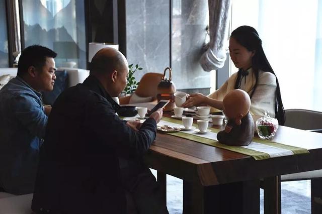 jbo竞博下载传承茶艺与健康生活：区疾控中心庆祝“三八”妇女节活动