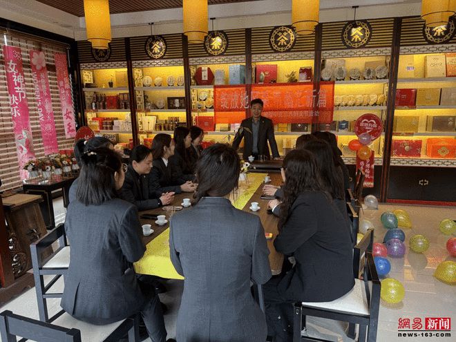 “绽放她风采 巾帼汇新篇”——中汇人寿鹤壁中支三八国际妇女节茶艺培训活动圆满举行(图1)
