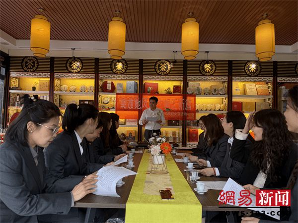 “绽放她风采 巾帼汇新篇”——中汇人寿鹤壁中支三八国际妇女节茶艺培训活动圆满举行(图3)