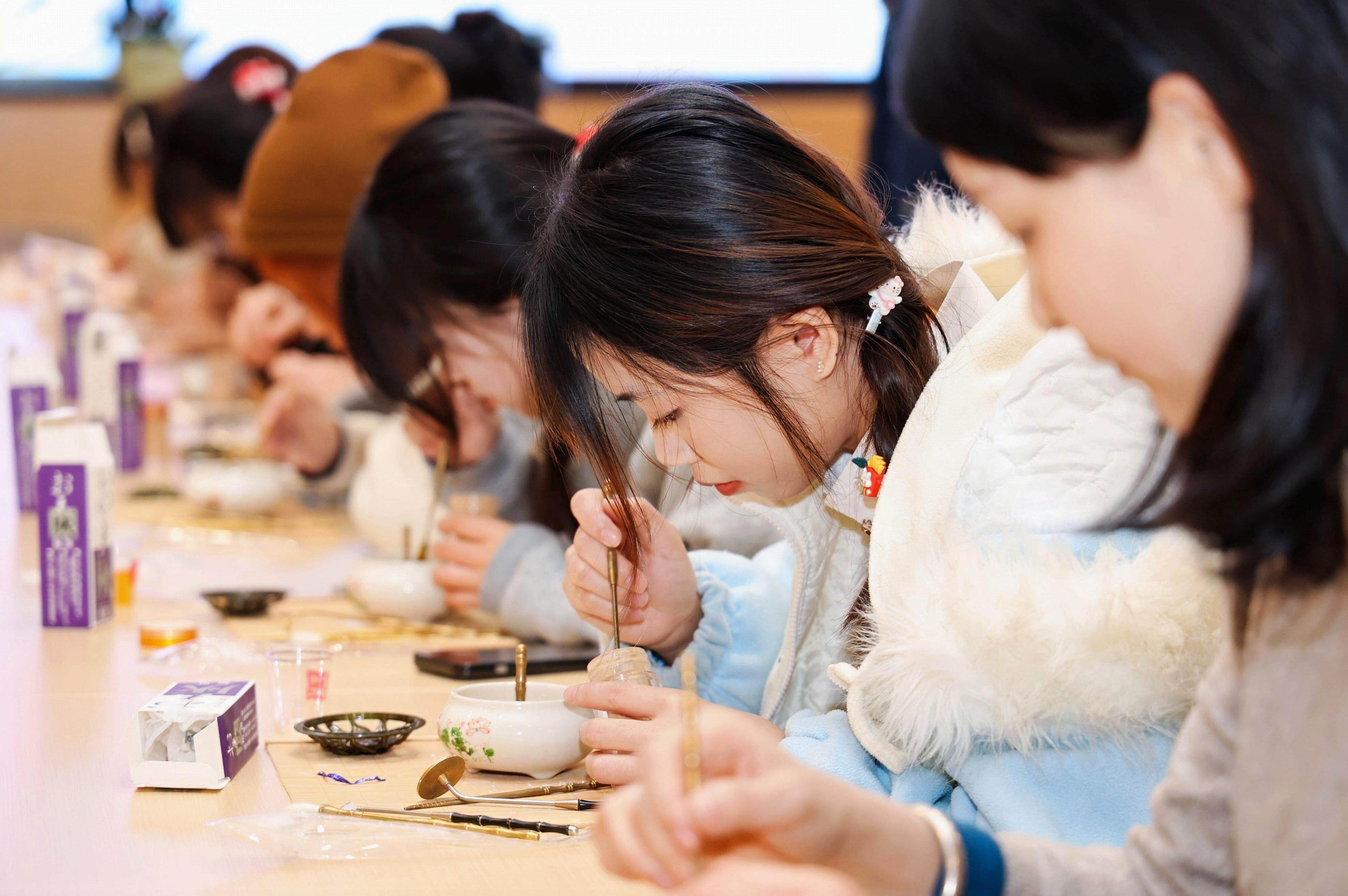 广东省非遗馆三月系列活动落幕绽放非遗“她”jbo竞博APP力量(图1)