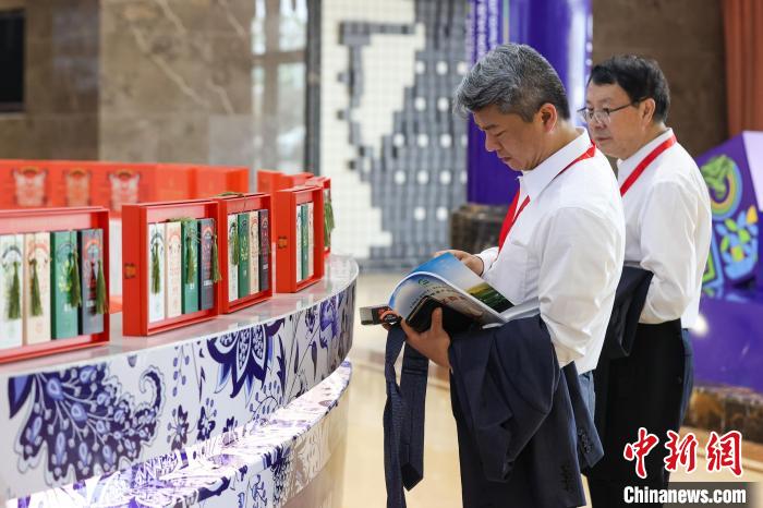 jbo竞博下载贵州遵义：茶产业奔上新赛道 新式茶饮成新的增长极(图2)